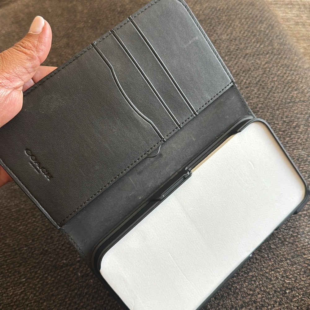 iPhone 15 Max Pro Coach bifold case/Wallet - Picture 6 of 6